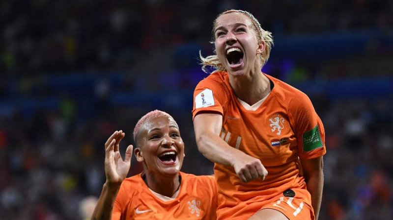 Holanda bate a Suécia e pega EUA na final da Copa do Mundo