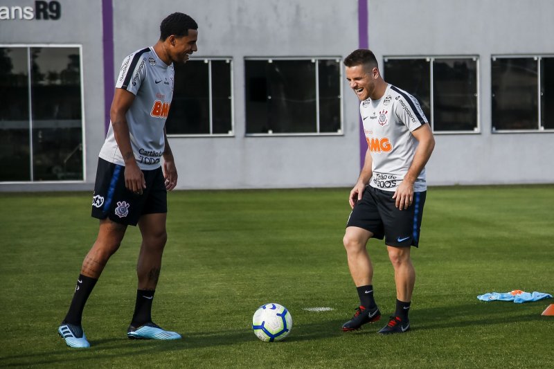 Corinthians enfrenta o Fortaleza no Castelão