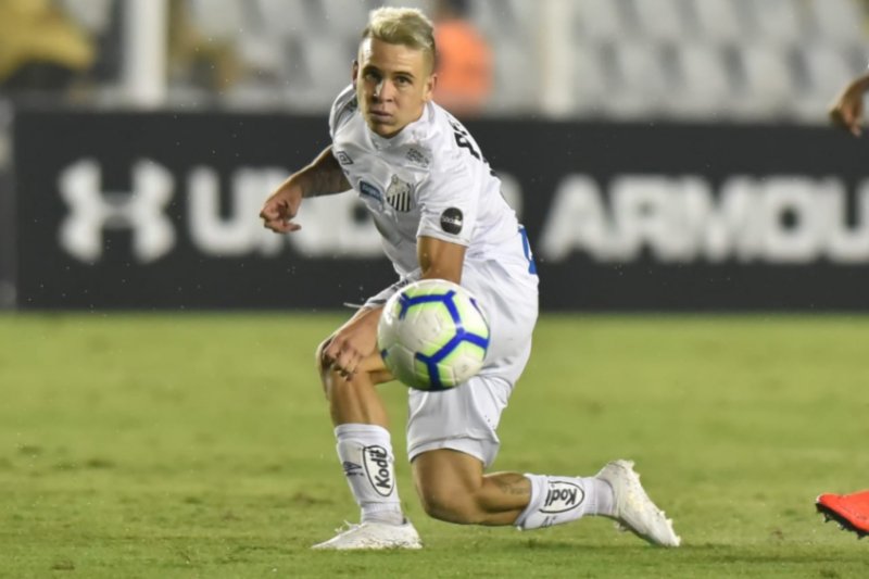 Santos joga contra o Avaí na Vila