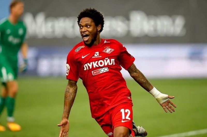 Palmeiras acerta com o atacante Luiz Adriano