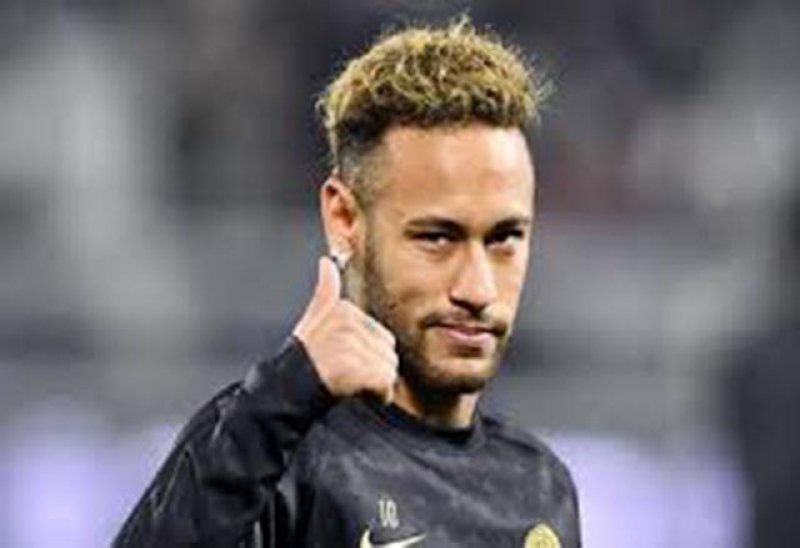 Paris Saint-Germain aceita vender Neymar por 100 milhões de euros e mais dois jogadores