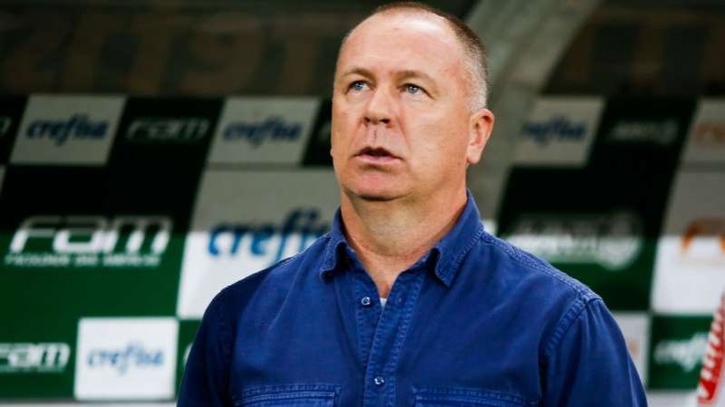 Mano alviverde! Na chegada, técnico diz: 