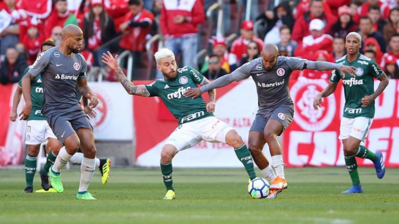 Palmeiras enfrenta o Internacional no Beira Rio