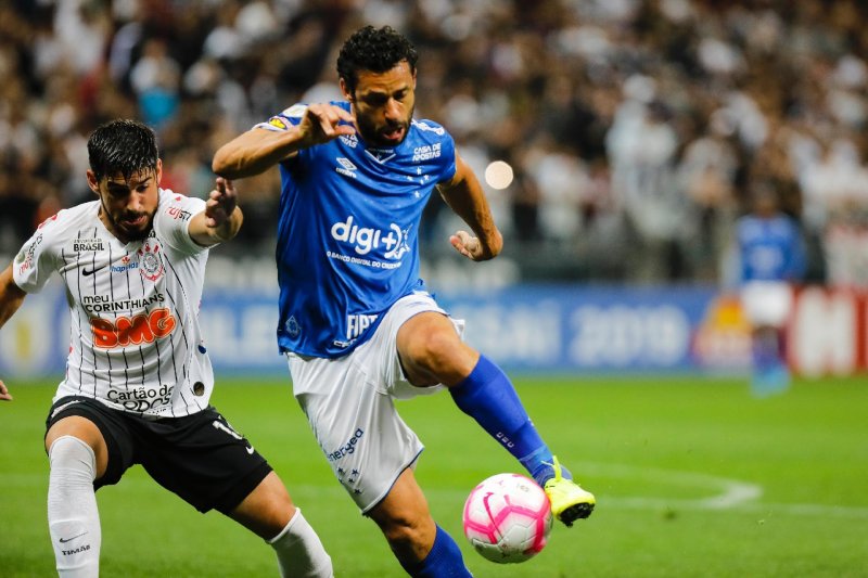 Cruzeiro vira em Itaquera, sai do Z4 e aumenta pressão no Corinthians