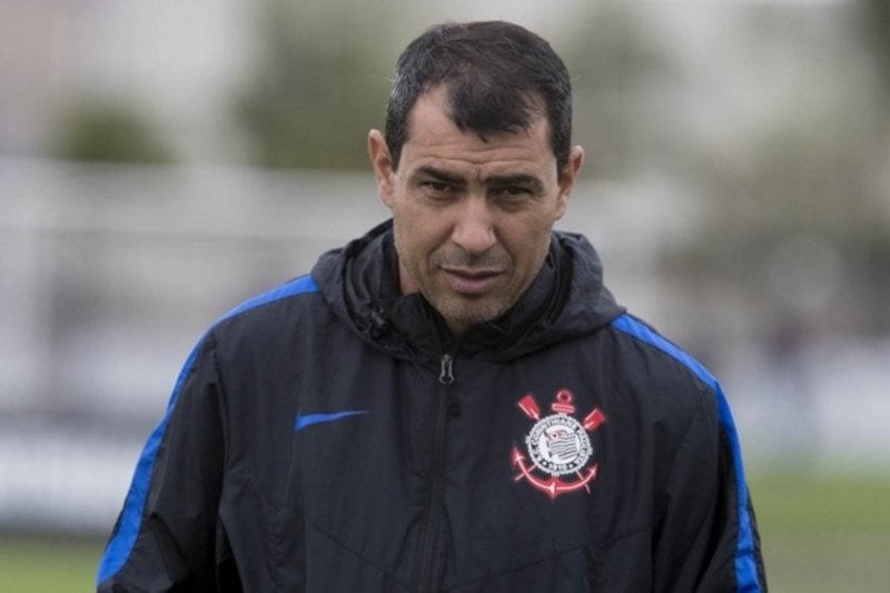 Após goleada no Maracanã, técnico Fábio Carille deixa Corinthians