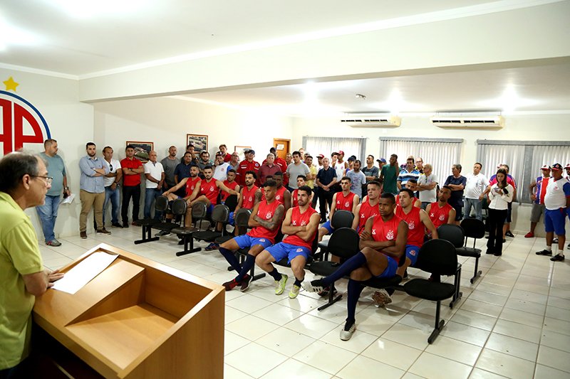 Comissão técnica e jogadores se apresentam para A-2