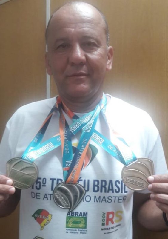 Artur Ribeiro traz 3 medalhas do Troféu Brasil de Atletismo