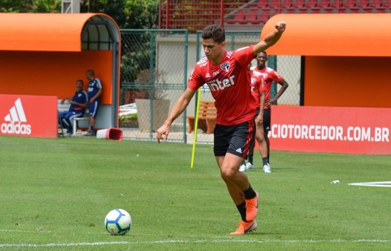 Vitor Bueno deve reforçar São Paulo contra Athletico