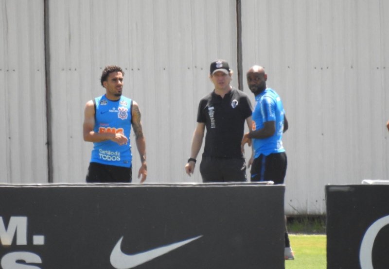 Love deve ganhar vaga no ataque contra o Botafogo