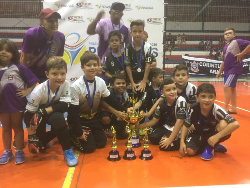 Corinthians é campeão do Sub-8 no Futsal Ferinhas