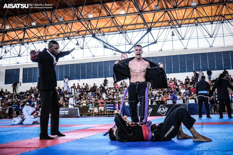 Atleta busca apoio para competição internacional