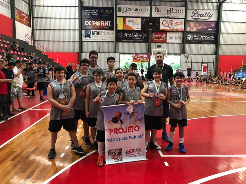 Basquete masculino sub-12 participa de torneio em Bauru