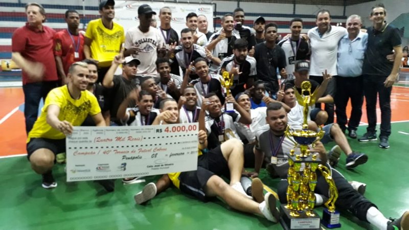 Campeões de 2019 abrem campeonatos de futsal