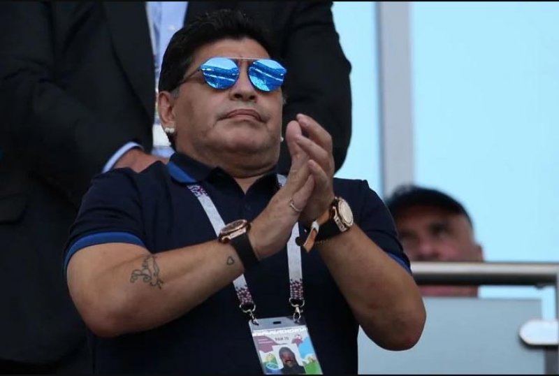 Maradona é nome cotado para assumir seleção, diz jornal
