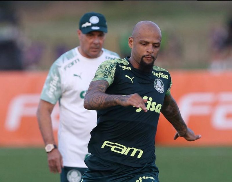 Luxembugo explica por que Felipe Melo será zagueiro no Palmeiras em 2020