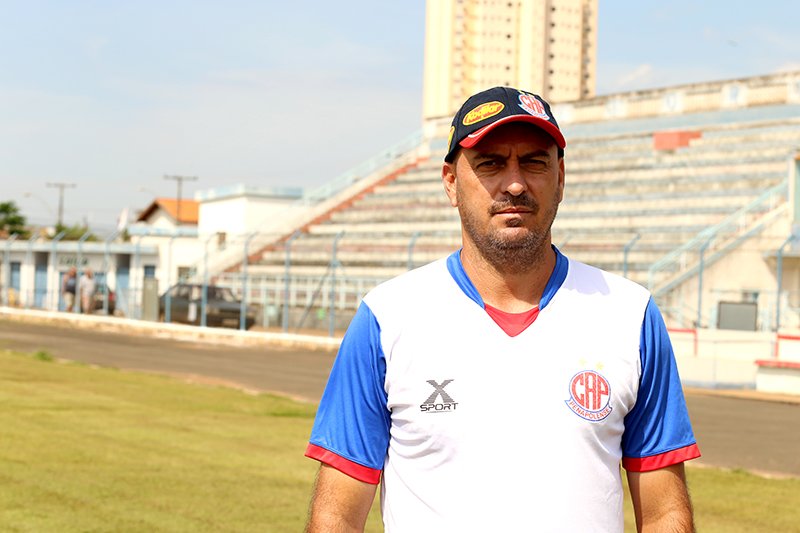 Perez comanda o Penapolense hoje em Taubaté