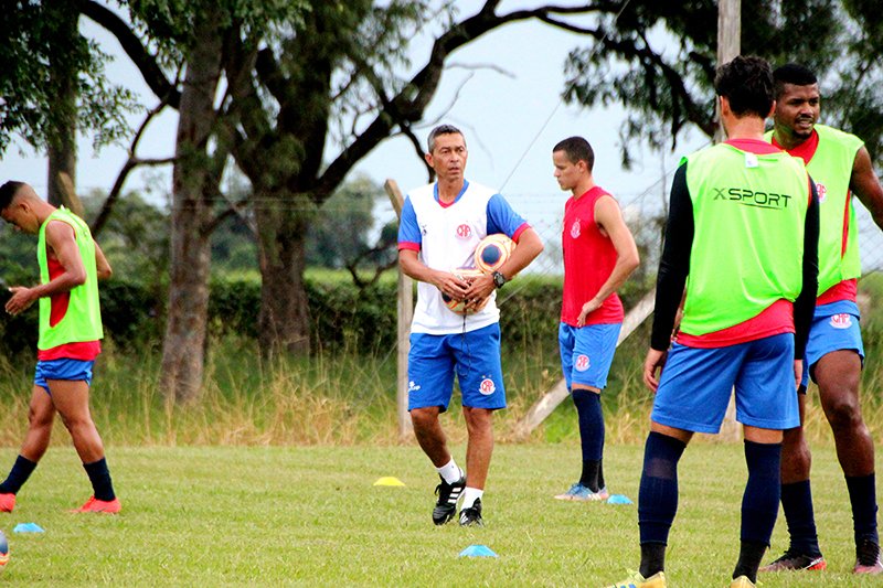 Alberto Felix comanda primeiro treino no CT