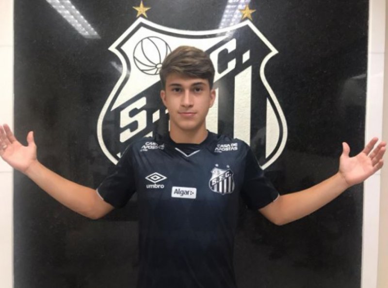 Santos renova contrato com penapolense