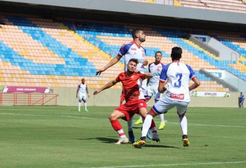 Penapolense vence e fica próximo da zona de classificação