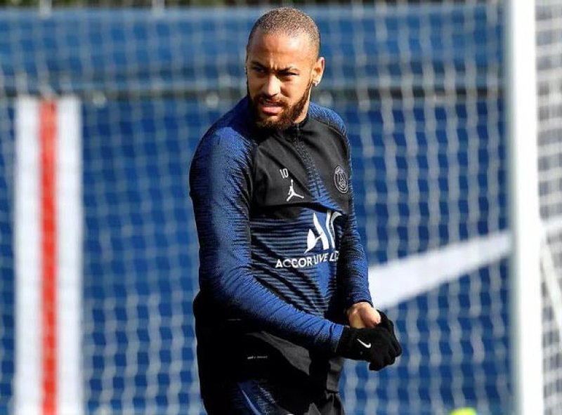 Neymar volta aos gramados hoje 