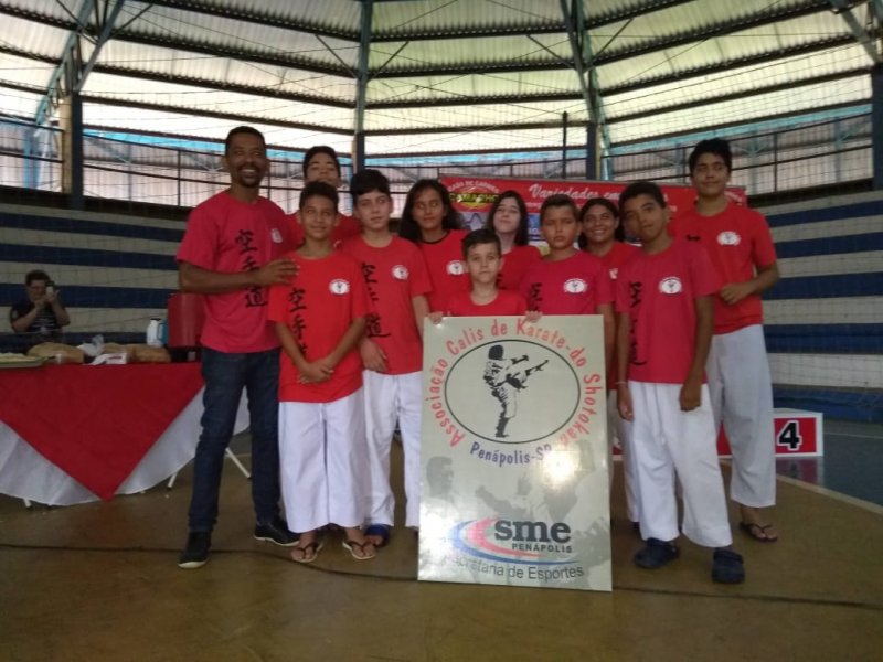 Karatecas competem em Promissão