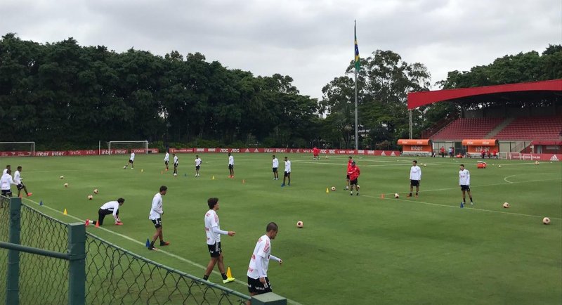 São Paulo enfrenta a Ponte no Morumbi