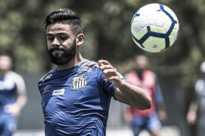 Felipe Jonatan faz tratamento e pode reforçar o Santos contra o Defensa