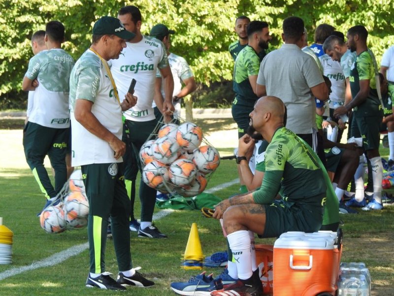 Palmeiras encerra preparação na Argentina, e Luxemburgo testa mudanças no time titular