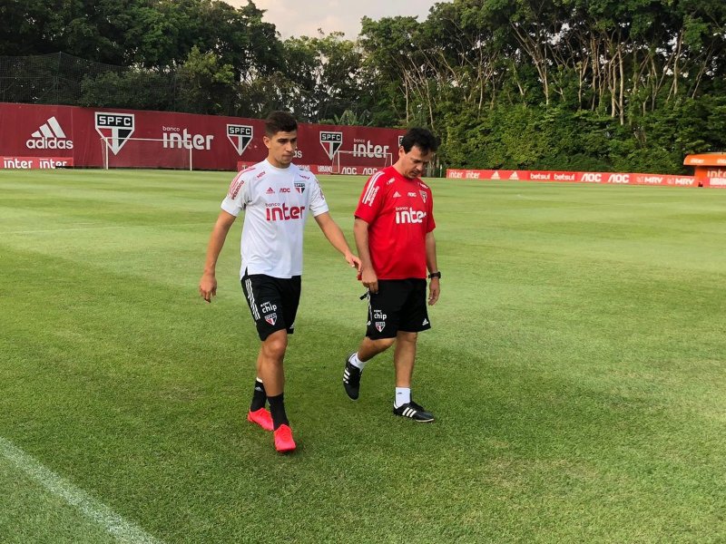 Libertadores: Vitor Bueno treina separado e é duvida contra LDU