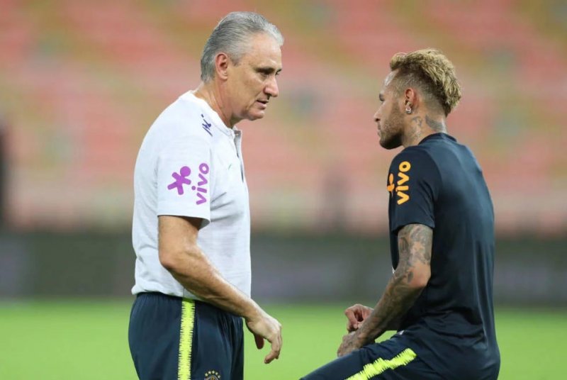 Tite afirma que o melhor momento de Neymar foi no Barcelona