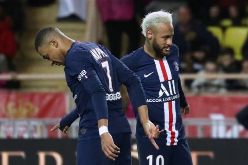 Mbappé terá mesmo salário de Neymar após renovação com PSG