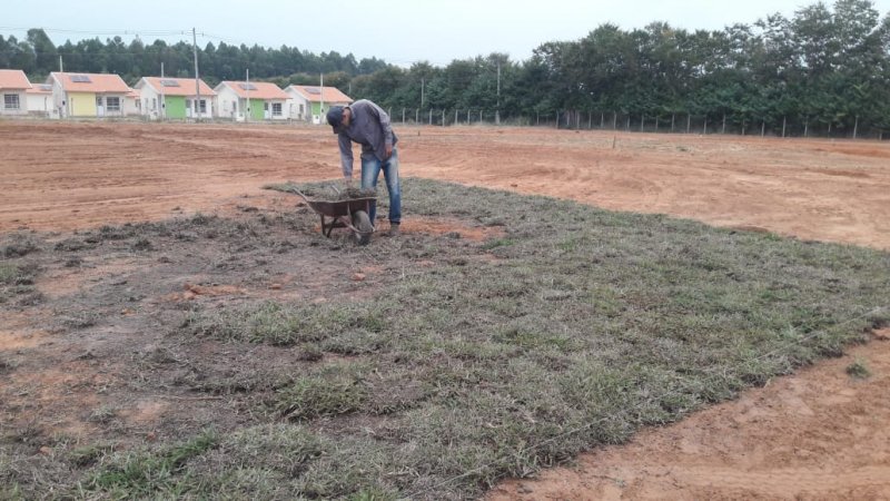 Campo do Centro Esportivo do Pereirinha está sendo gramado