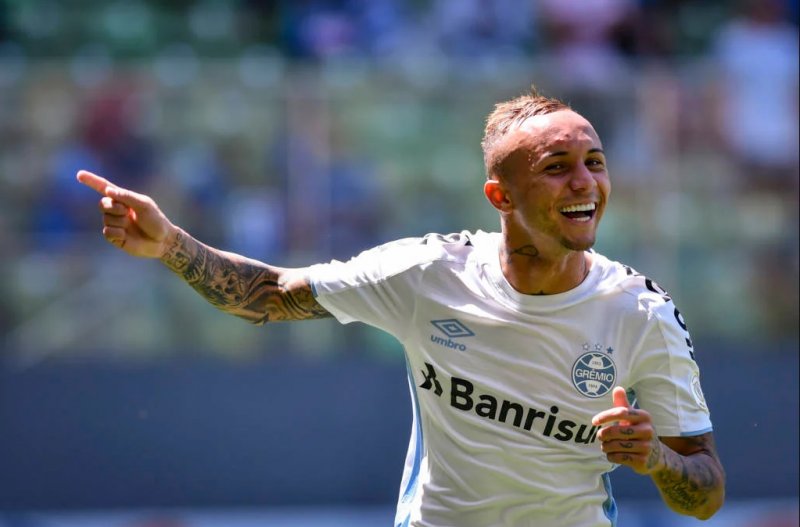 Everton Cebolinha pode acertar com Napoli nos próximos dias, diz seu pai