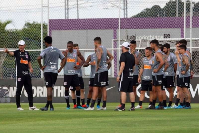 Corinthians paga ao elenco um dos três meses de salários atrasados