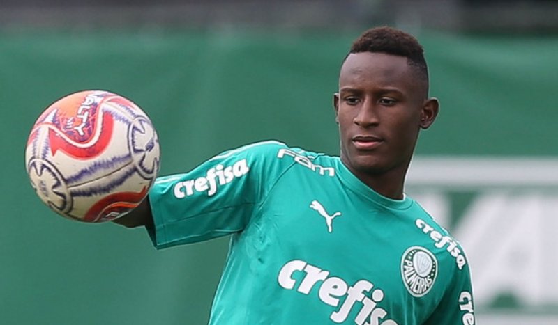 Palmeiras é acionado na Fifa por dívida da compra de Ângulo