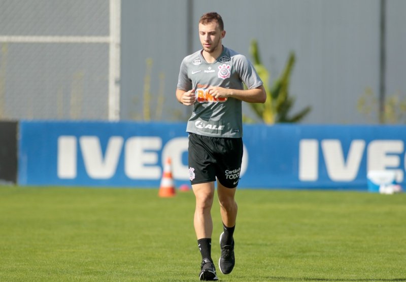 Corinthians recusa proposta de clube italiano por Carlos Augusto