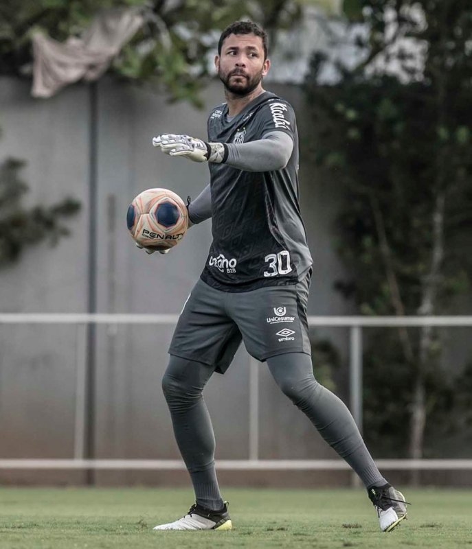 Santos enfrenta o Santo André 