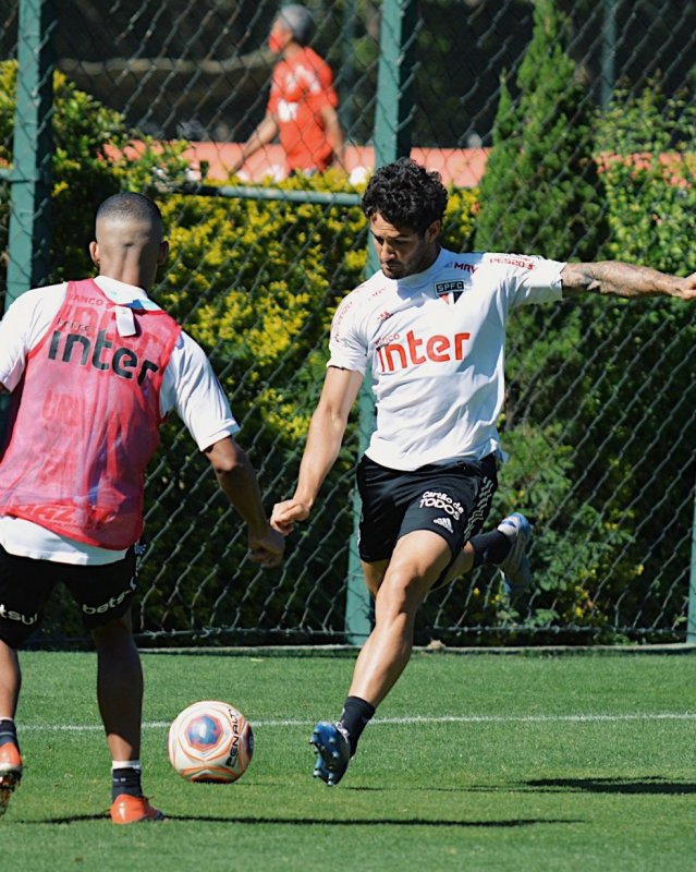 São Paulo joga hoje contra o Bragantino