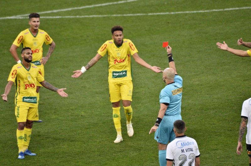Técnico do Mirassol culpa arbitragem por eliminação no Paulistão: 