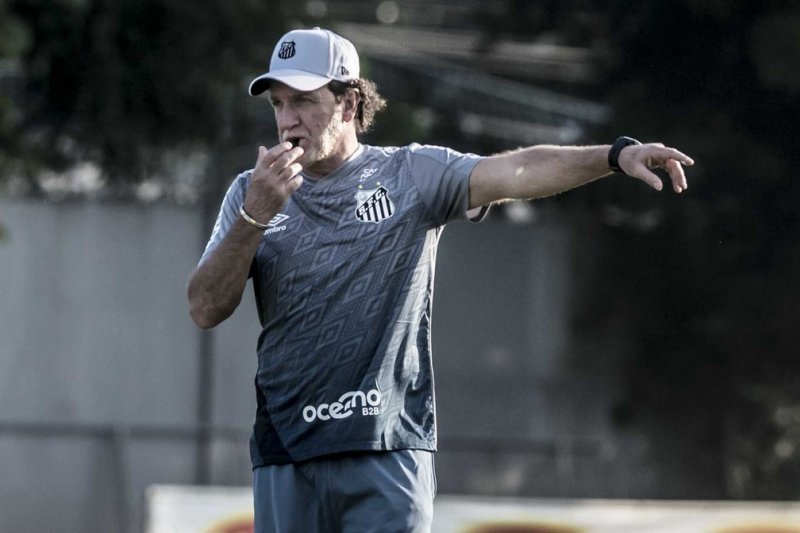 Peixe encerra preparação para jogo contra o Inter