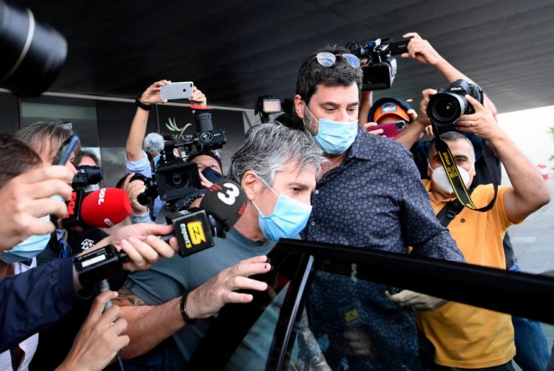 Pai de Messi admite possibilidade do craque seguir no Barcelona para próxima temporada