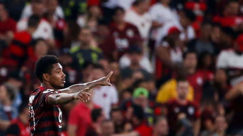 Flamengo: Vitinho testa positivo para COVID-19 e aumenta lista de desfalques para a Libertadores
