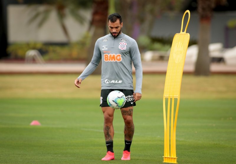 Corinthians enfrenta o Sport pelo Brasileirão