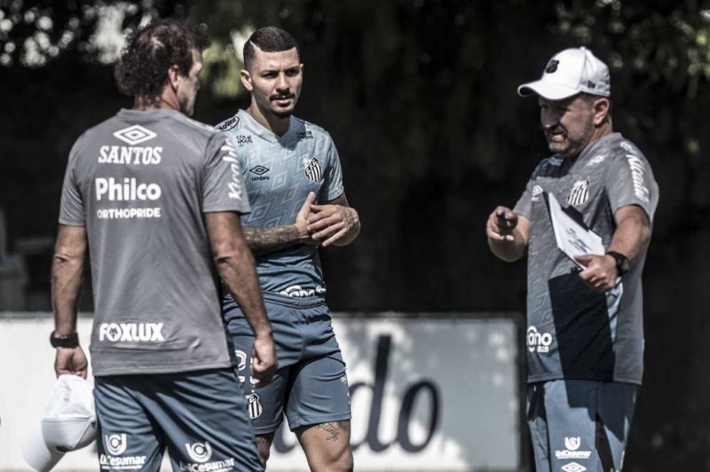 Santos recebe o Fortaleza na Vila Belmiro