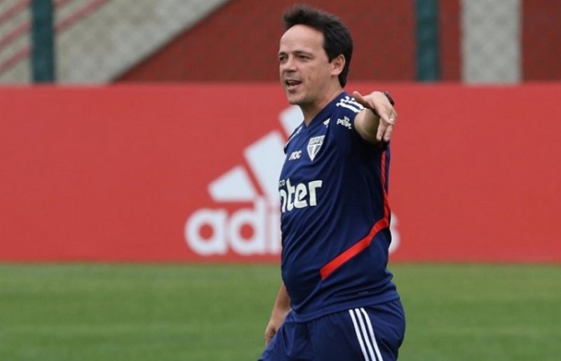 São Paulo treina em Porto Alegre e embarca para a Argentina