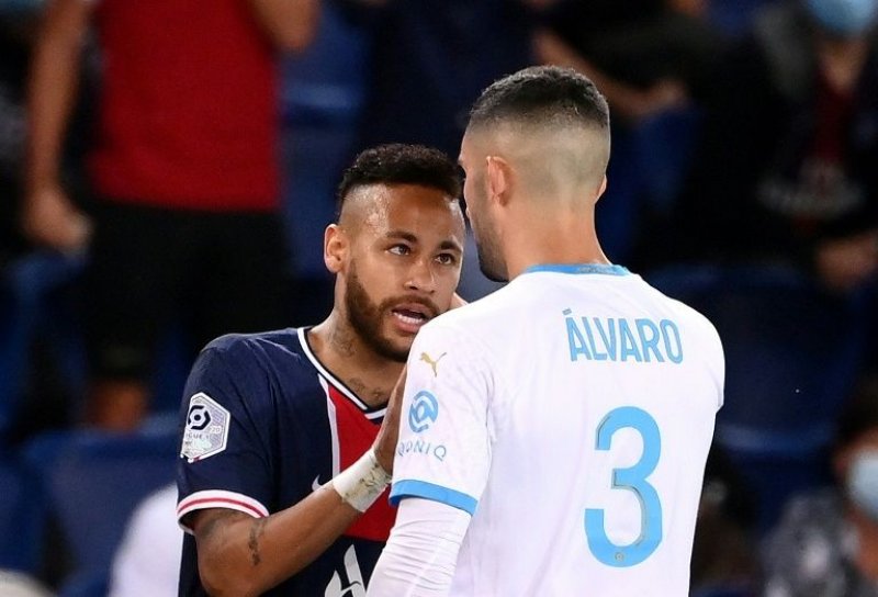 Neymar e Álvaro González não recebem punições após polêmicas
