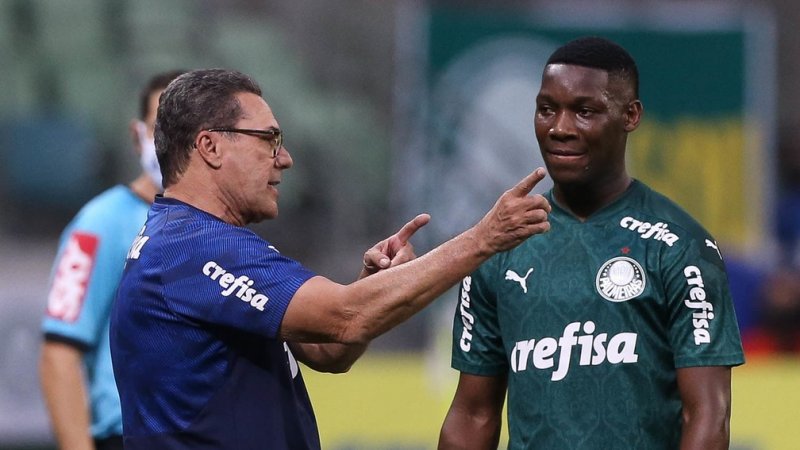 Palmeiras entra em campo hoje contra o Ceará