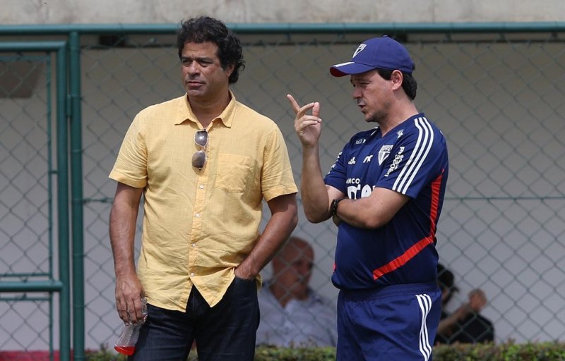 Diniz perde apoio após empate e vive momento mais crítico no comando do São Paulo