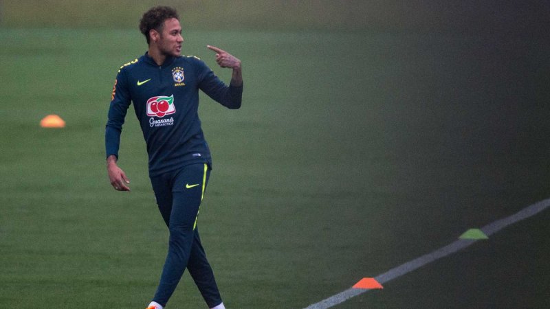 Neymar segue como dúvida para jogo contra Bolívia 