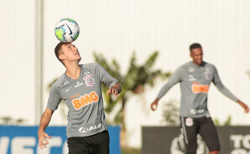 Jô e Lucas Piton melhoram, e Corinthians crê em retornos 